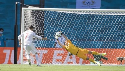 九游电脑版-5球大胜西班牙前锋进球难还是无解