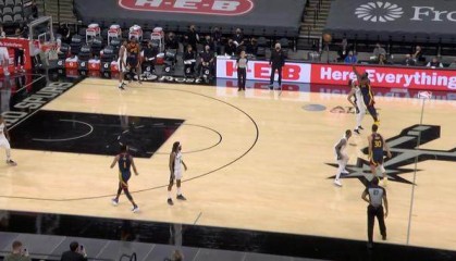 九游电脑版-追梦离谱中圈三分送葬勇士 库里出场时间再引争议