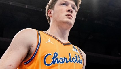 九游电脑版下载-20分4板！联盟第1！克神追平乔丹，最佳新秀或许已经提前失去悬念